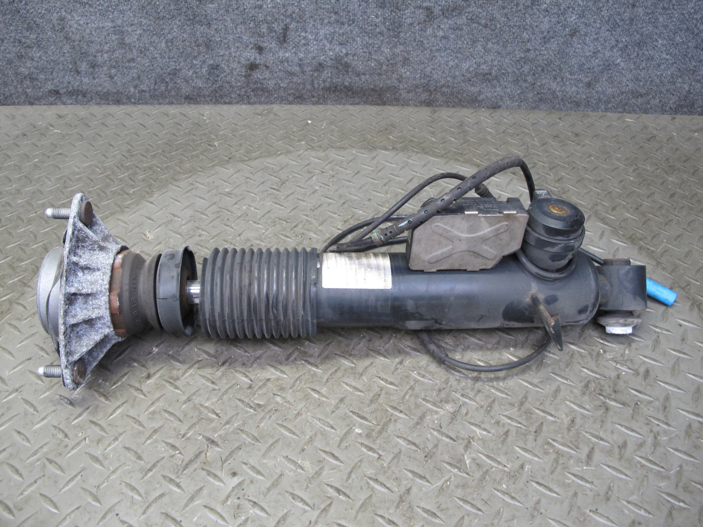 2010-2014 BMW E70 E71 X5M X6M Rear Left & Right VDC Strut Shock Absorber Set