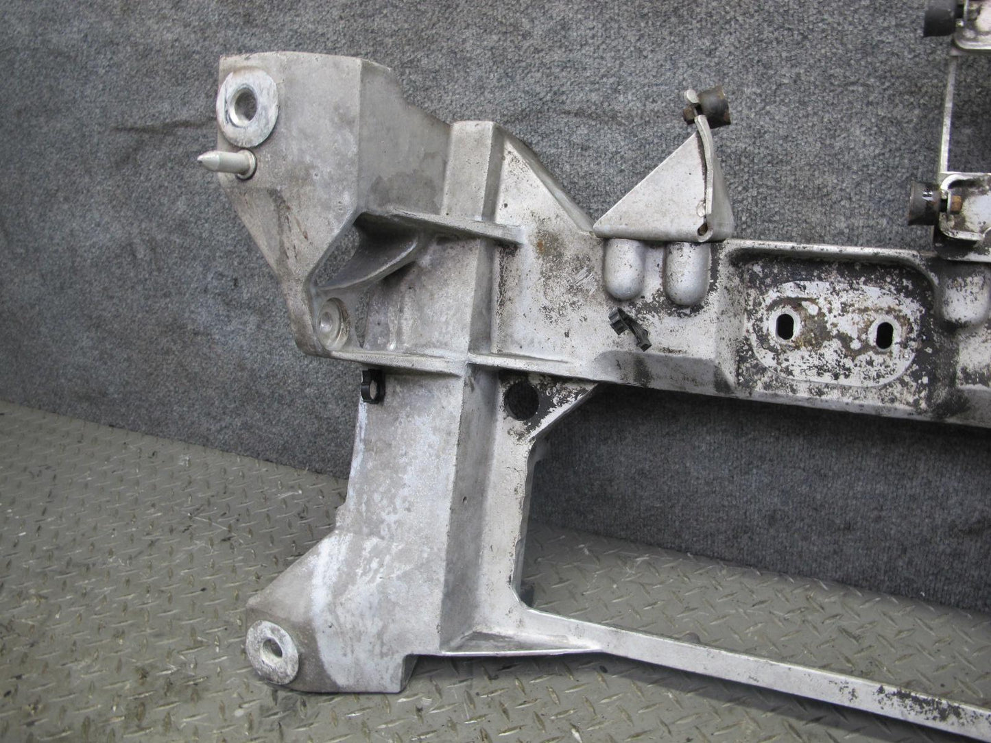 97-98 Chevrolet Corvette C5 Rear Suspension Subframe Crossmember Carrier OEM