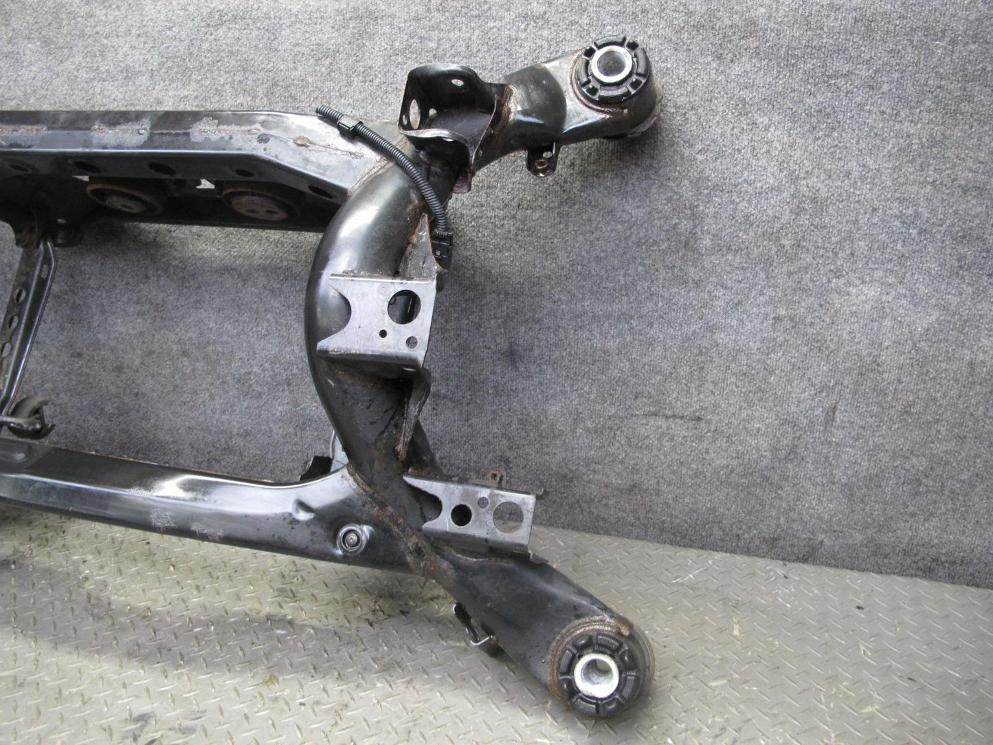 01-06 Lexus UCF30L LS430 Rear Suspension Subframe Crossmember Carrier 116K OEM
