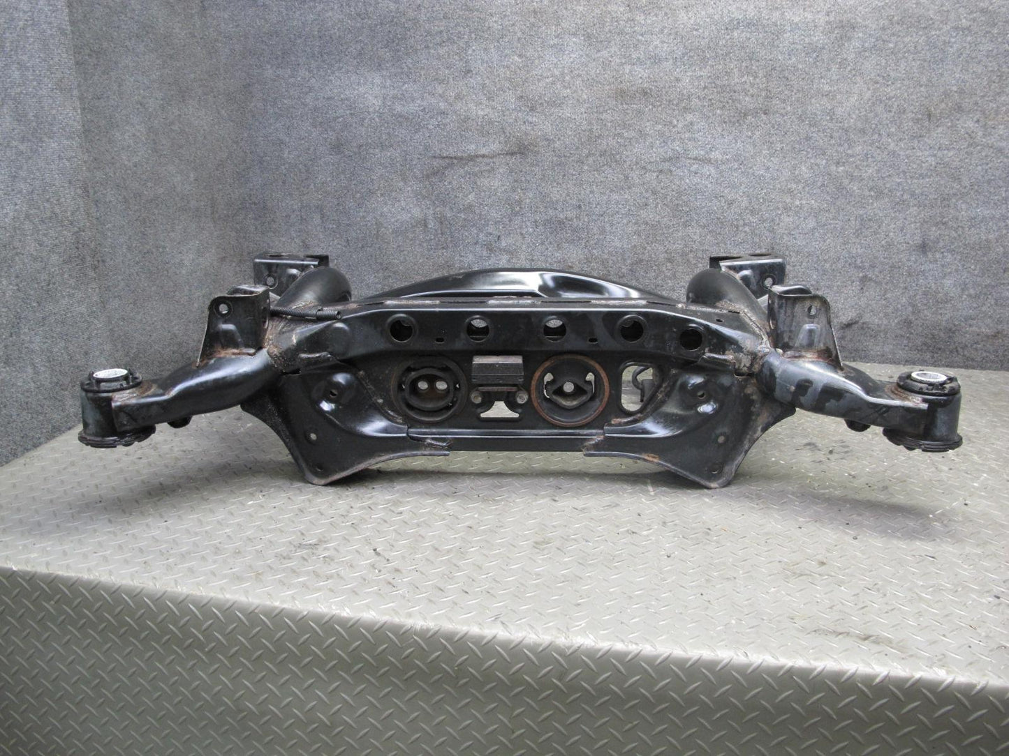 01-06 Lexus UCF30L LS430 Rear Suspension Subframe Crossmember Carrier 116K OEM