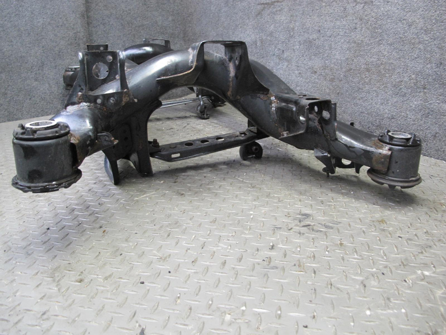 01-06 Lexus UCF30L LS430 Rear Suspension Subframe Crossmember Carrier 116K OEM