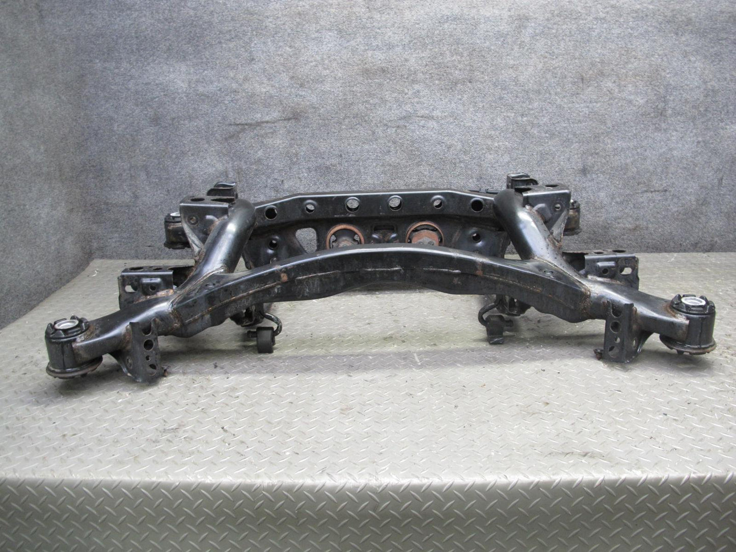 01-06 Lexus UCF30L LS430 Rear Suspension Subframe Crossmember Carrier 116K OEM