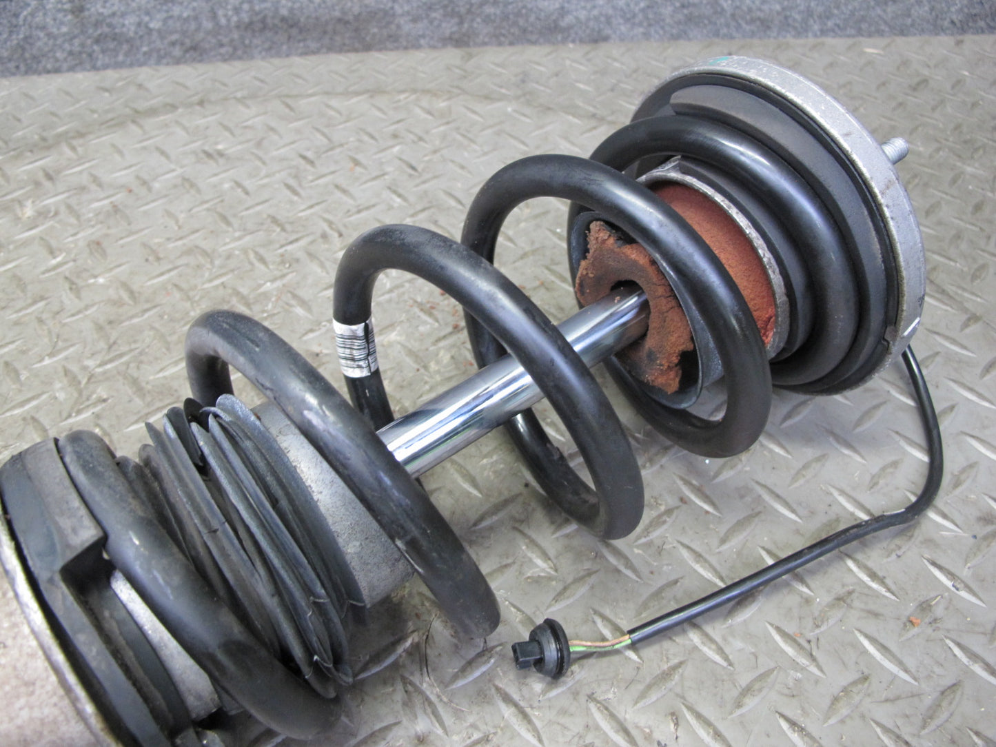 2012-2018 BMW F12 M6 S63T Rear Left Side Strut Shock Absorber W/ Spring Assy