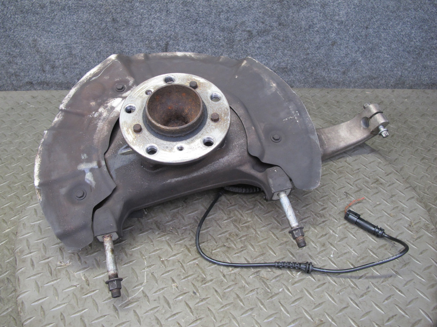 2012-2018 BMW F12 F13 M6 S63T Front Left Side Spindle Knuckle Wheel Hub Bearing