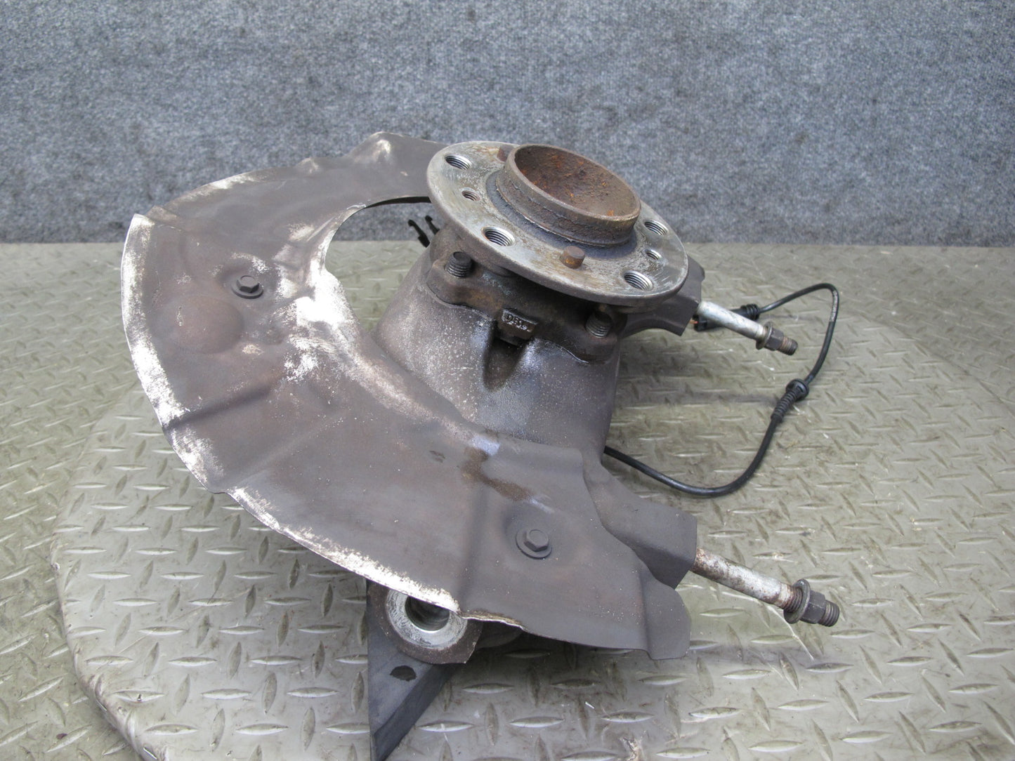 2012-2018 BMW F12 F13 M6 S63T Front Left Side Spindle Knuckle Wheel Hub Bearing