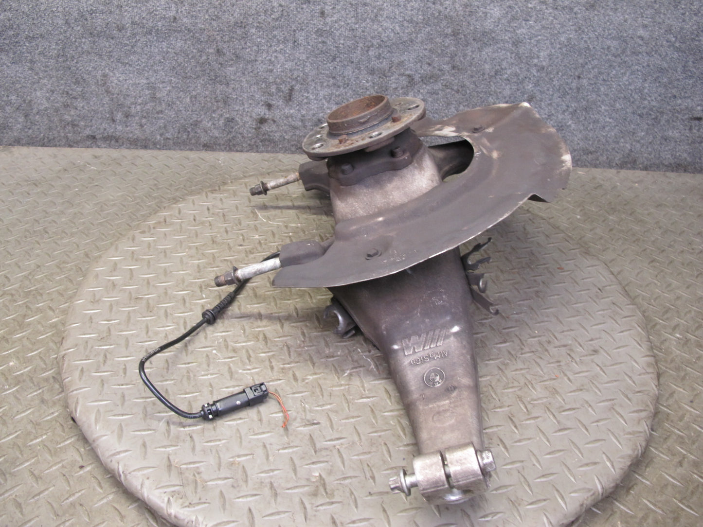 2012-2018 BMW F12 F13 M6 S63T Front Left Side Spindle Knuckle Wheel Hub Bearing