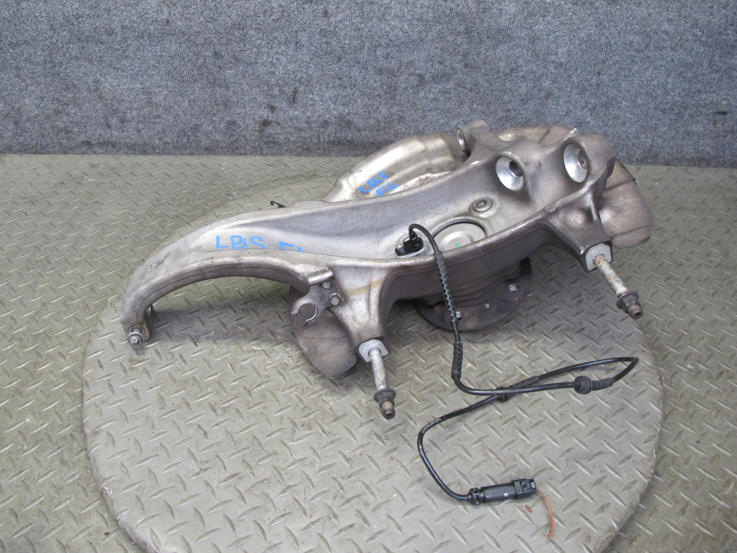 2012-2018 BMW F12 F13 M6 S63T Front Left Side Spindle Knuckle Wheel Hub Bearing