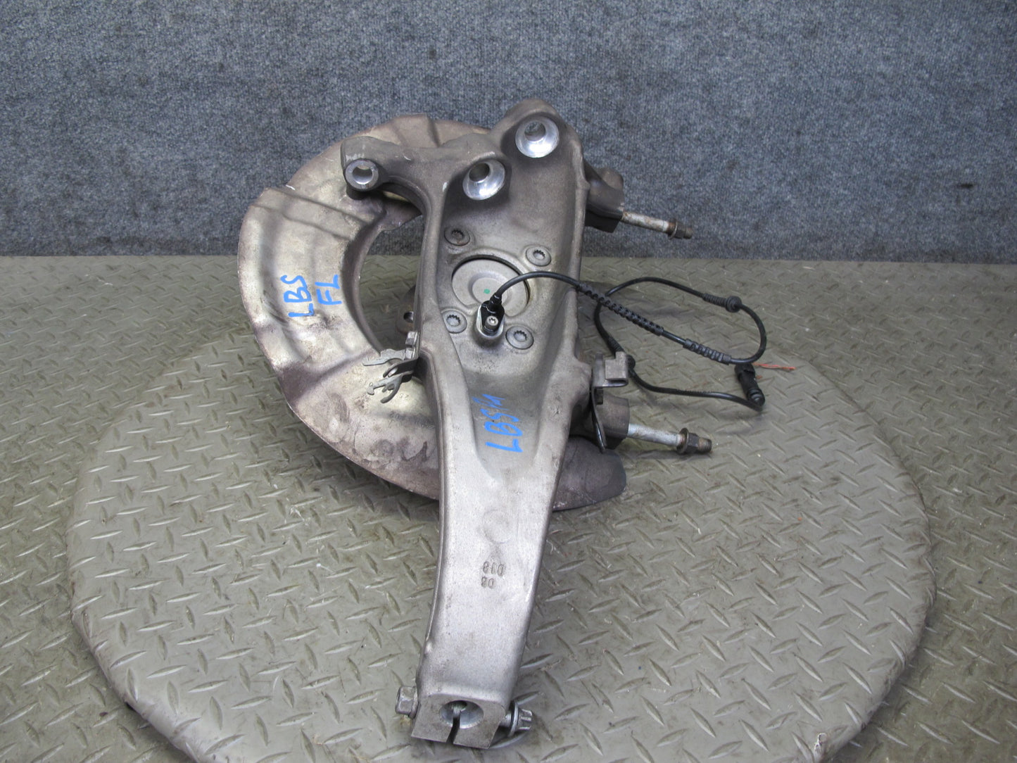 2012-2018 BMW F12 F13 M6 S63T Front Left Side Spindle Knuckle Wheel Hub Bearing