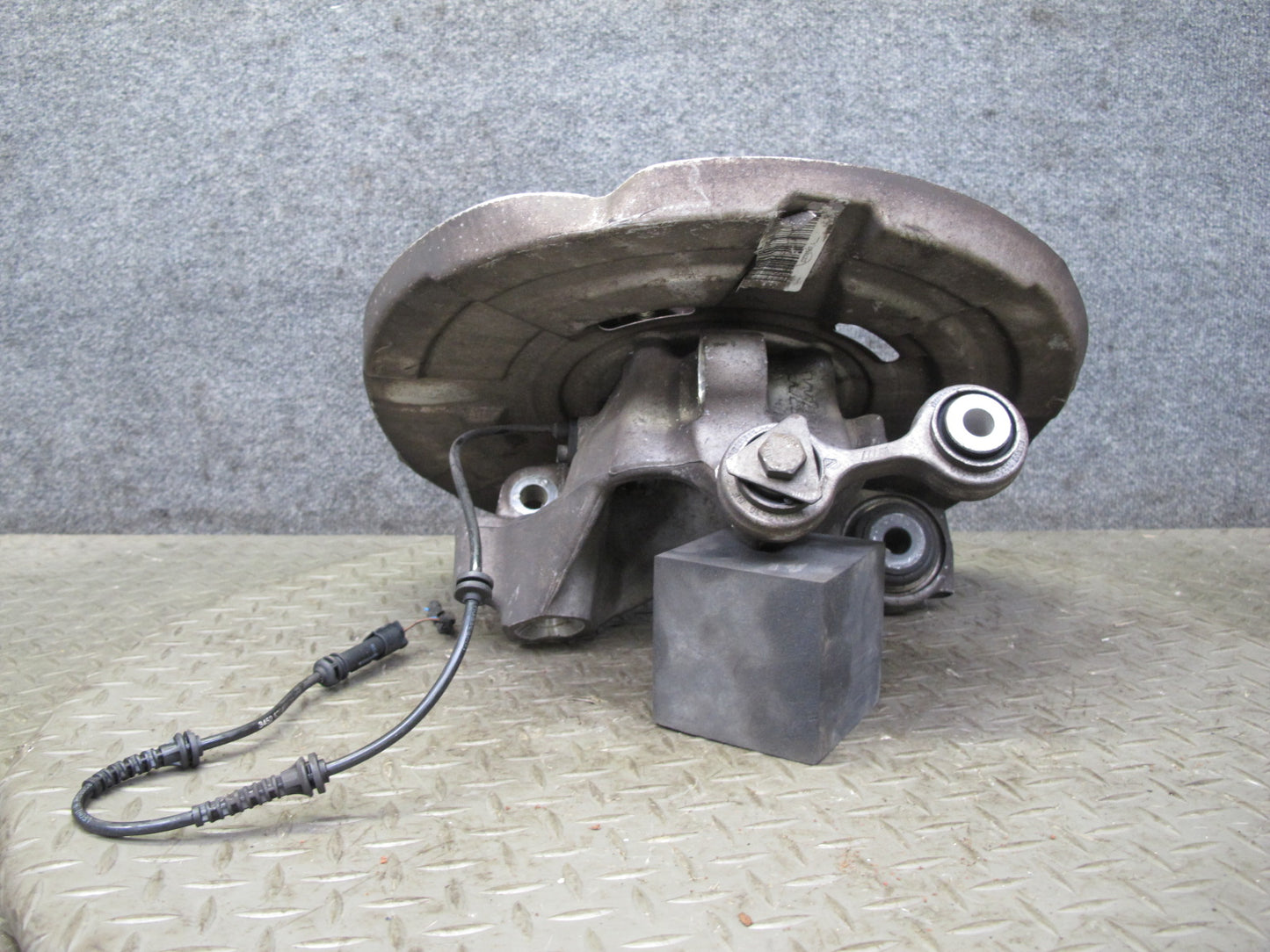 2012-2018 BMW F12 F13 M6 S63T Rear Left Side Spindle Knuckle Wheel Hub Bearing