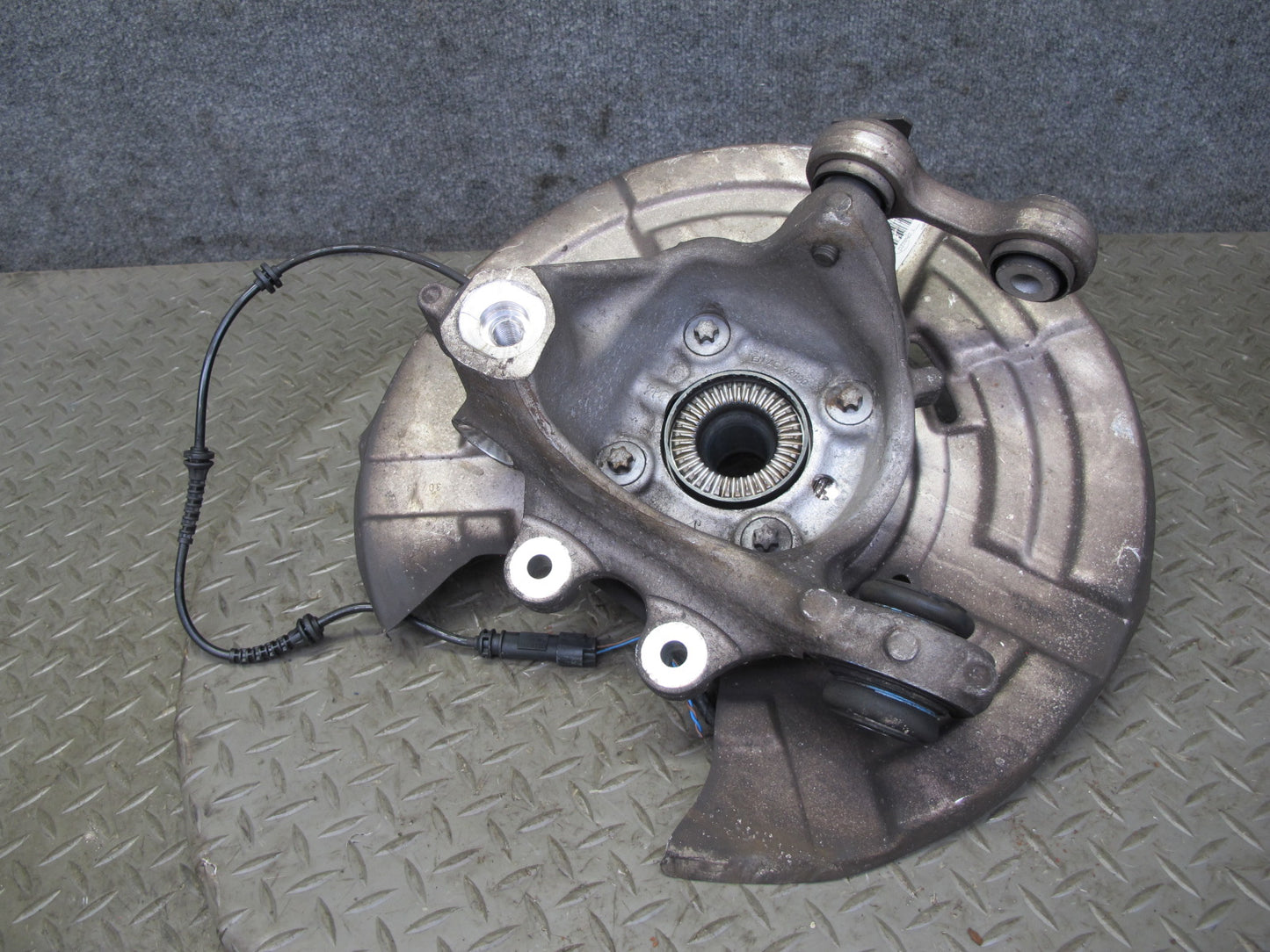 2012-2018 BMW F12 F13 M6 S63T Rear Left Side Spindle Knuckle Wheel Hub Bearing