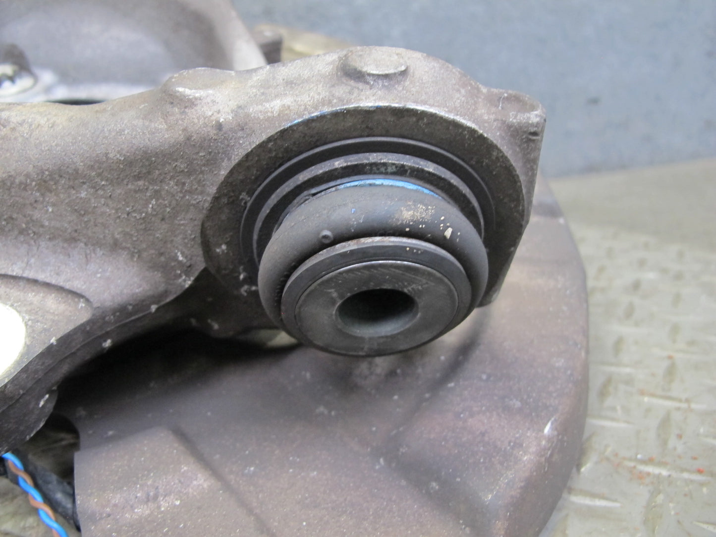 2012-2018 BMW F12 F13 M6 S63T Rear Left Side Spindle Knuckle Wheel Hub Bearing