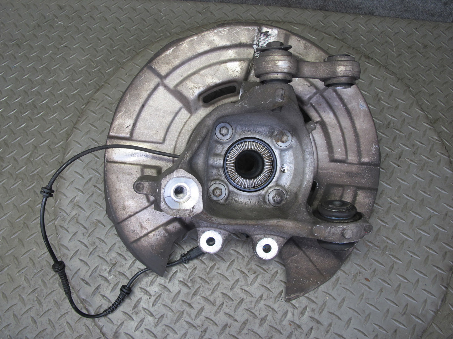 2012-2018 BMW F12 F13 M6 S63T Rear Left Side Spindle Knuckle Wheel Hub Bearing