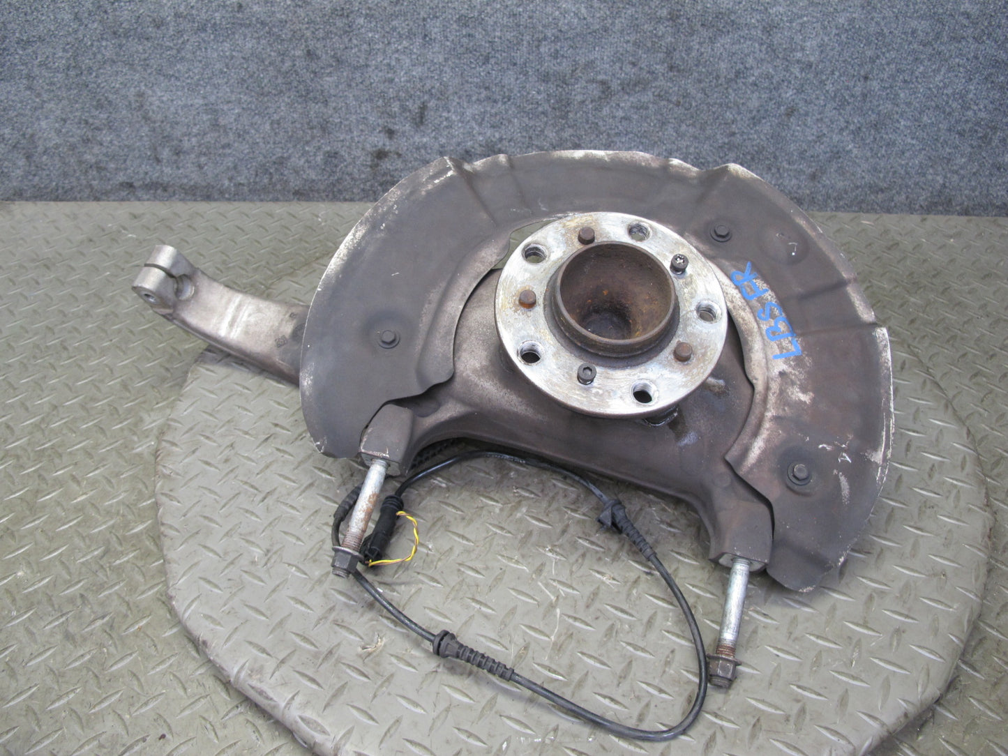 2012-2018 BMW F12 F13 M6 S63T Front Right Side Spindle Knuckle Wheel Hub Bearing