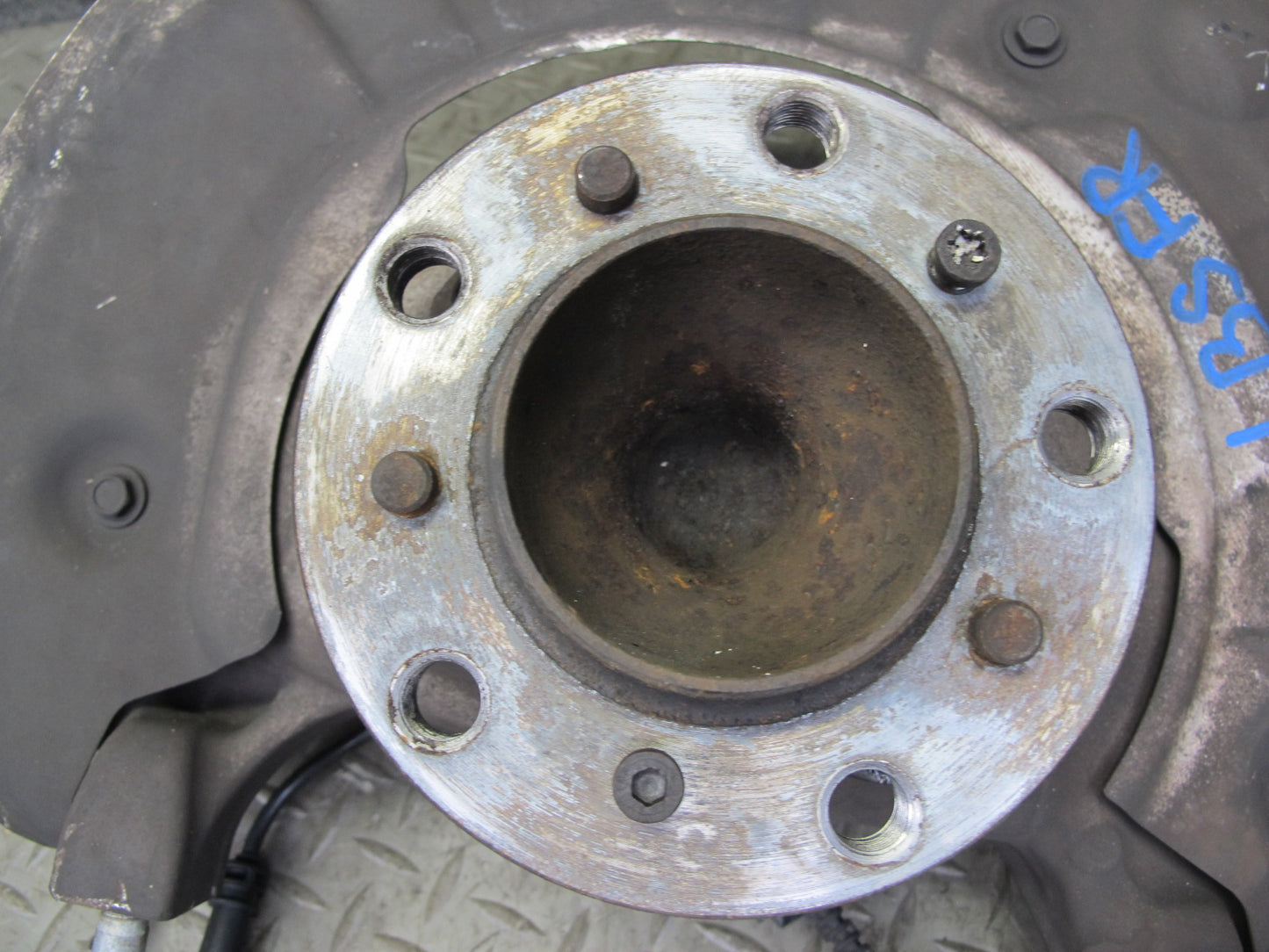 2012-2018 BMW F12 F13 M6 S63T Front Right Side Spindle Knuckle Wheel Hub Bearing