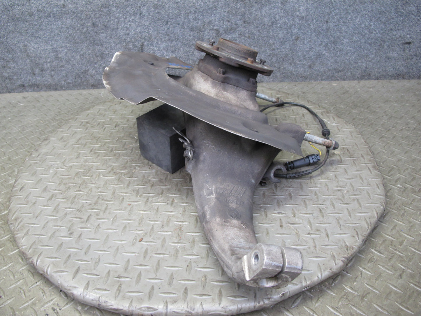 2012-2018 BMW F12 F13 M6 S63T Front Right Side Spindle Knuckle Wheel Hub Bearing