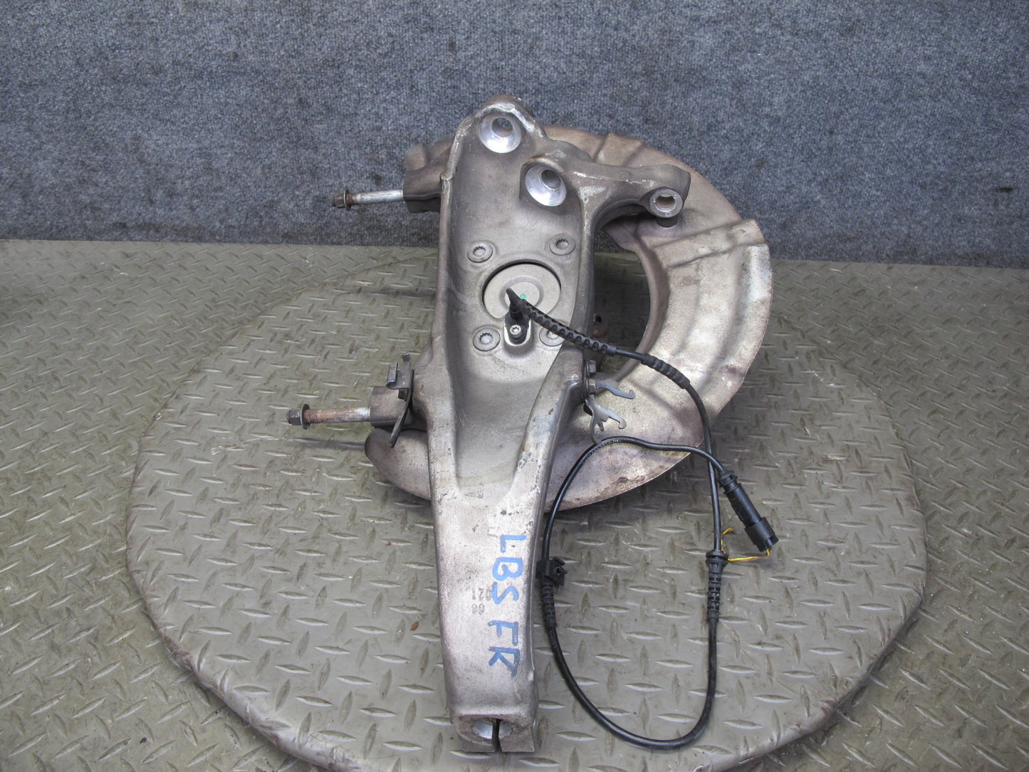 2012-2018 BMW F12 F13 M6 S63T Front Right Side Spindle Knuckle Wheel Hub Bearing