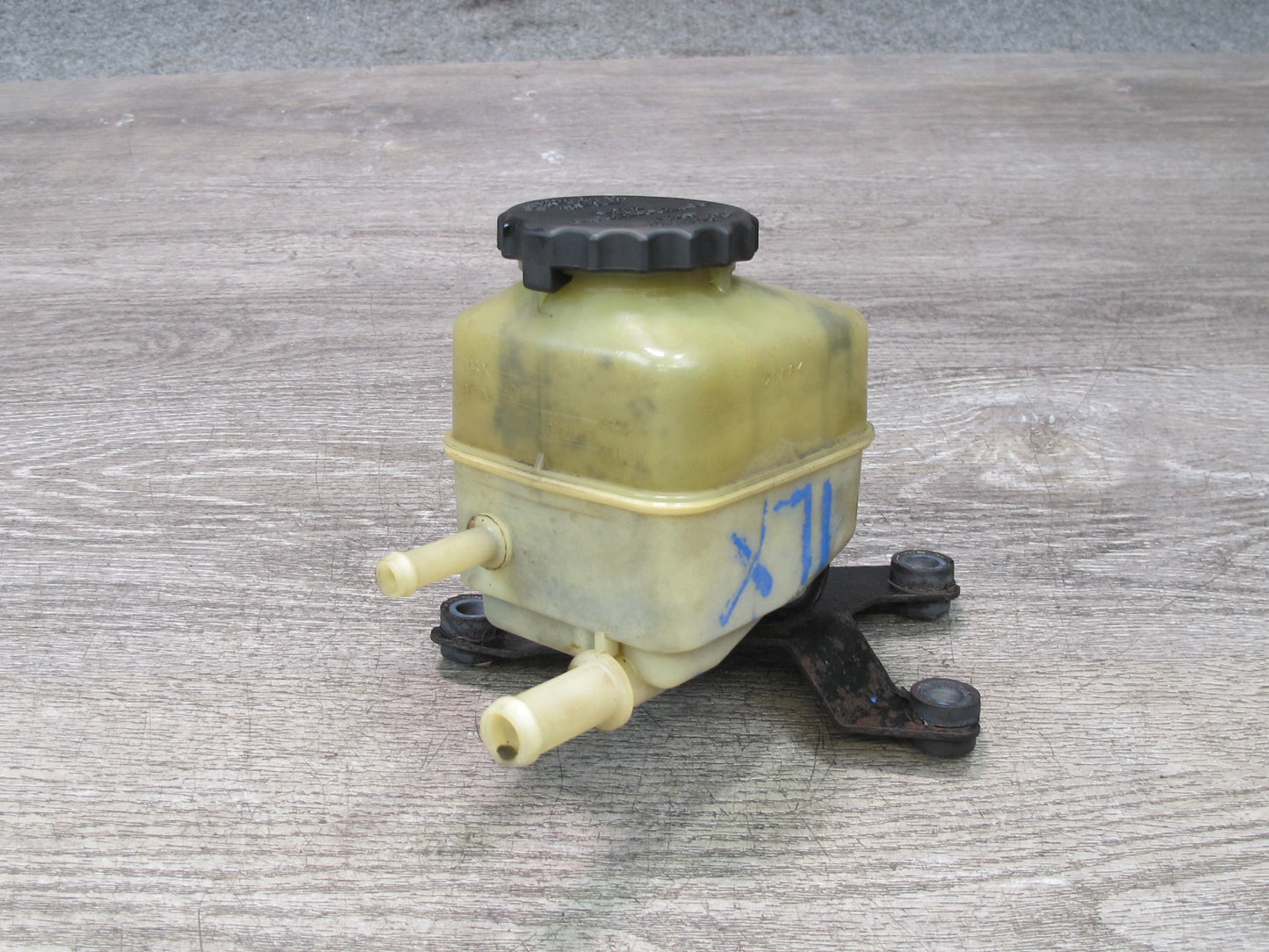 1998-2007 Lexus LX470 Power Steering Fluid Reservoir Bottle Tank W/ Bracket
