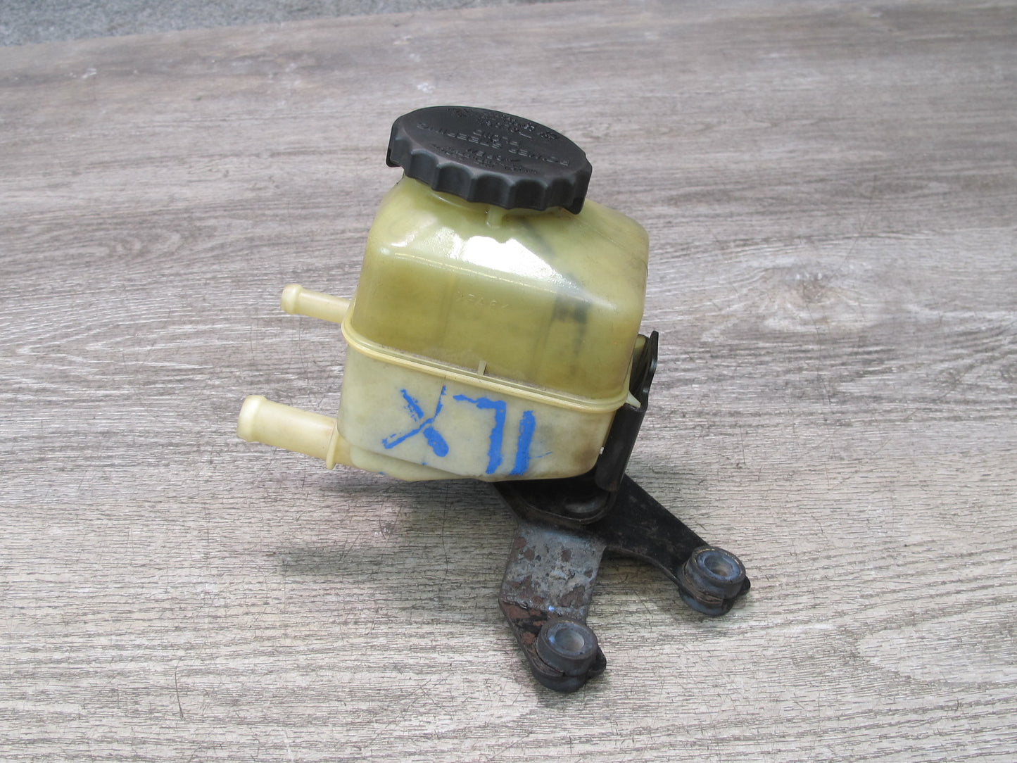 1998-2007 Lexus LX470 Power Steering Fluid Reservoir Bottle Tank W/ Bracket
