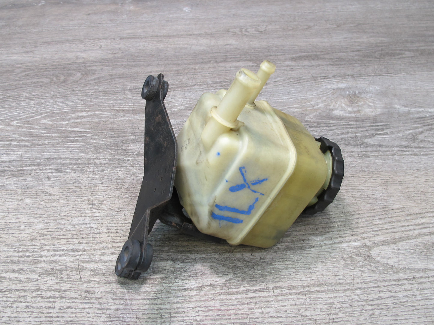 1998-2007 Lexus LX470 Power Steering Fluid Reservoir Bottle Tank W/ Bracket