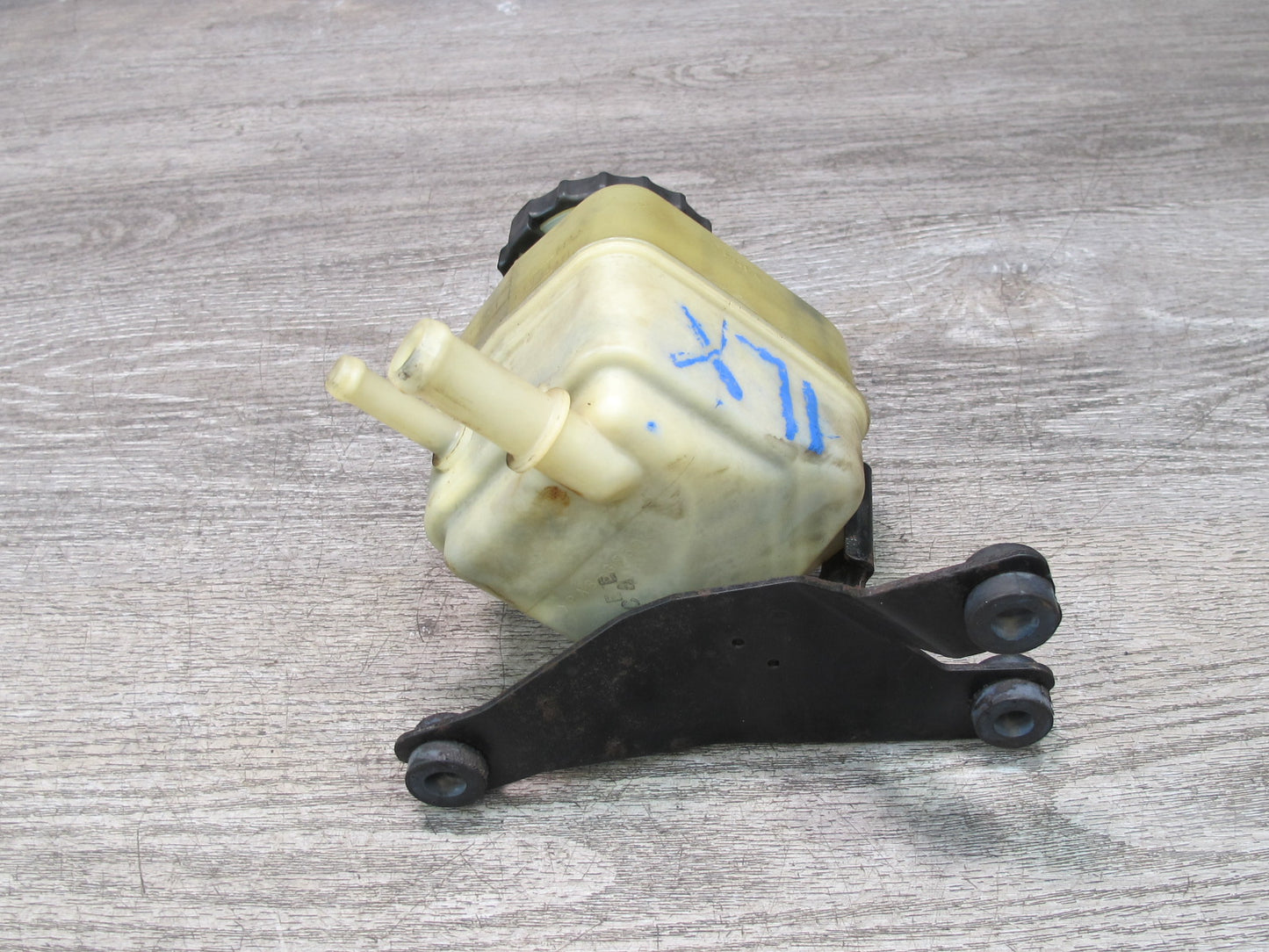 1998-2007 Lexus LX470 Power Steering Fluid Reservoir Bottle Tank W/ Bracket