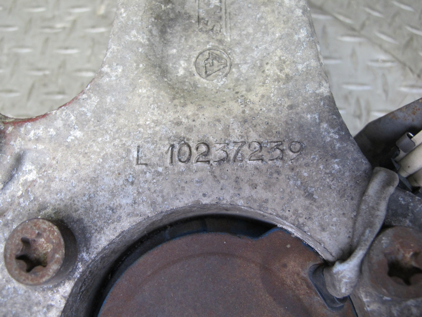 97-04 Chevrolet Corvette C5 Front Left Spindle Knuckle Wheel Hub Bearing OEM