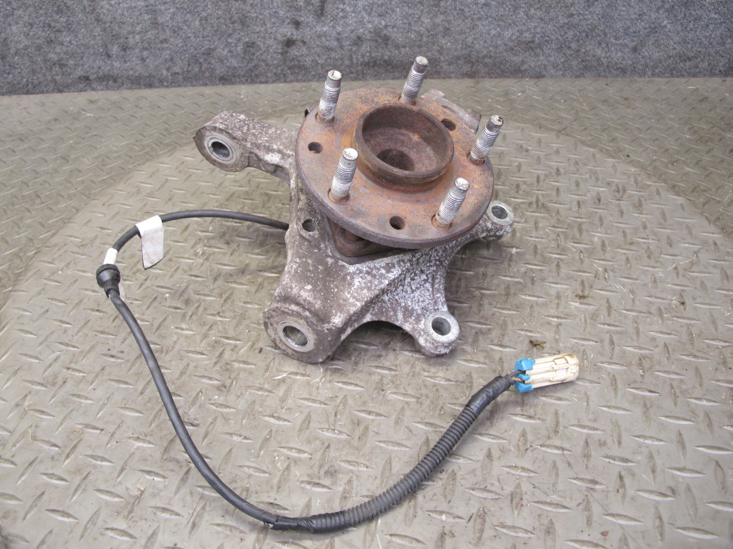 97-04 Chevrolet Corvette C5 Front Left Spindle Knuckle Wheel Hub Bearing OEM