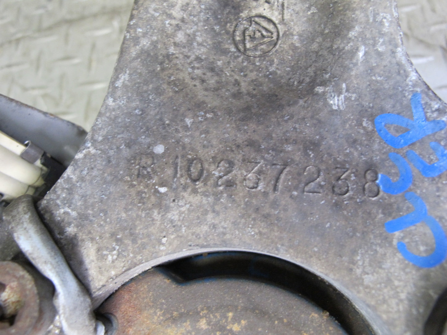 97-04 Chevrolet Corvette C5 Front Right Spindle Knuckle Wheel Hub Bearing OEM