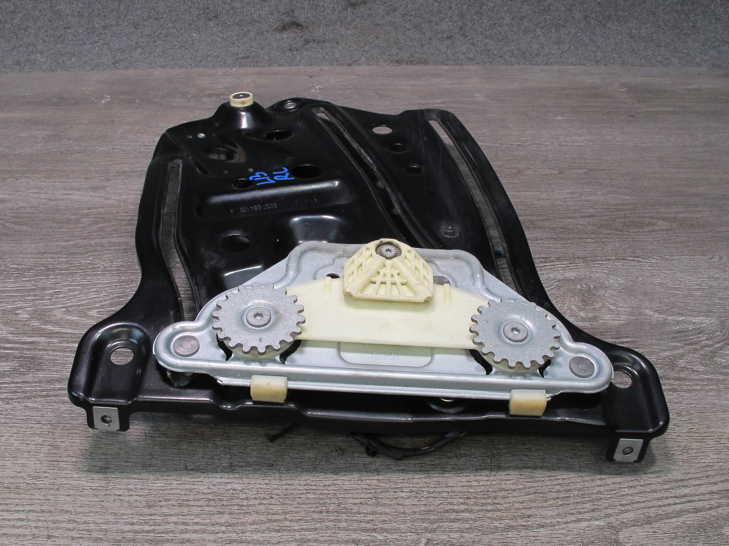2012-2018 BMW F12 M6 Rear Left Side Quarter Window Regulator W/ Motor