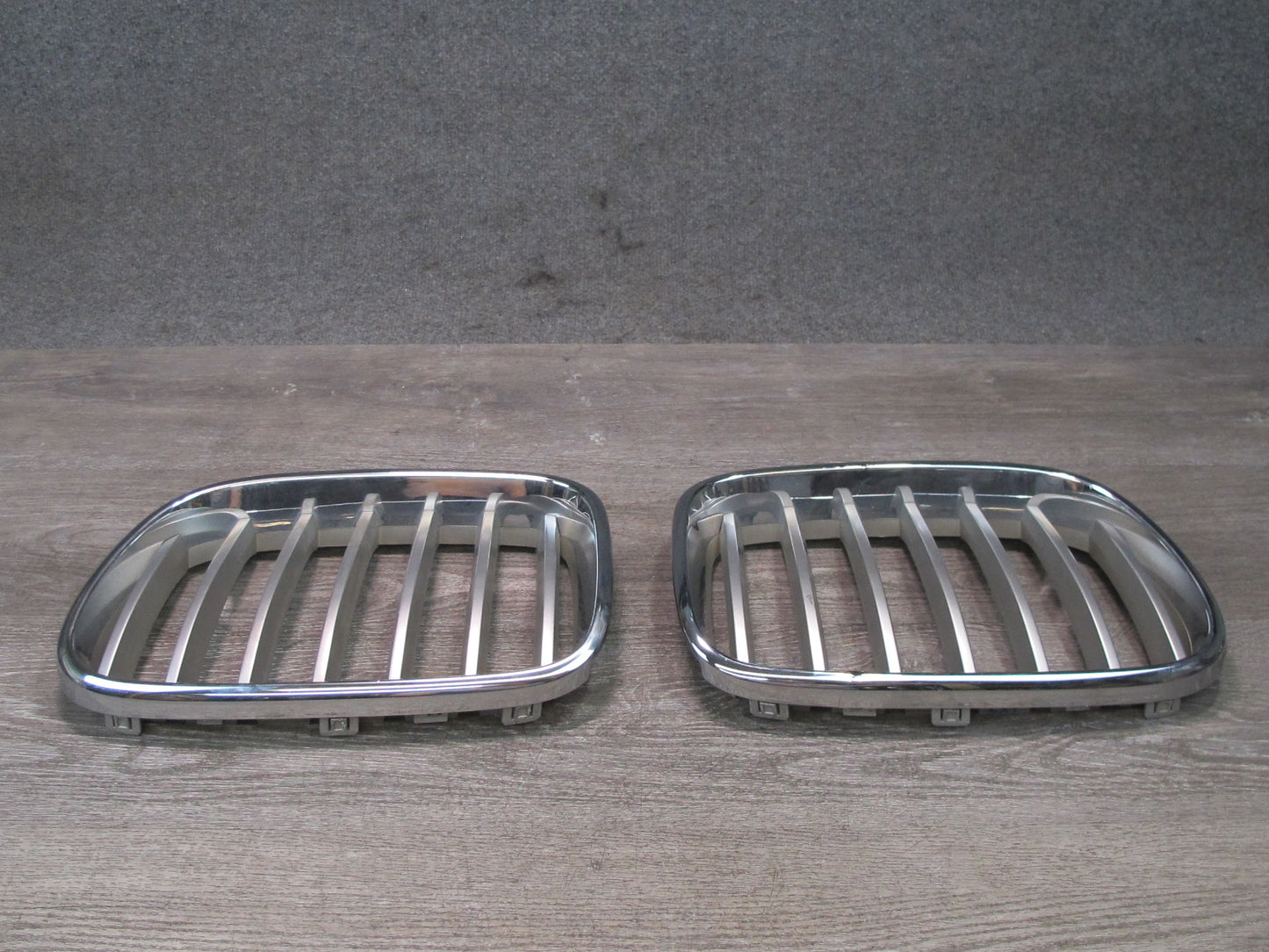 11-17 BMW F25 X3 Set of 2 Front Left & Right Hood Kidney Grille OEM