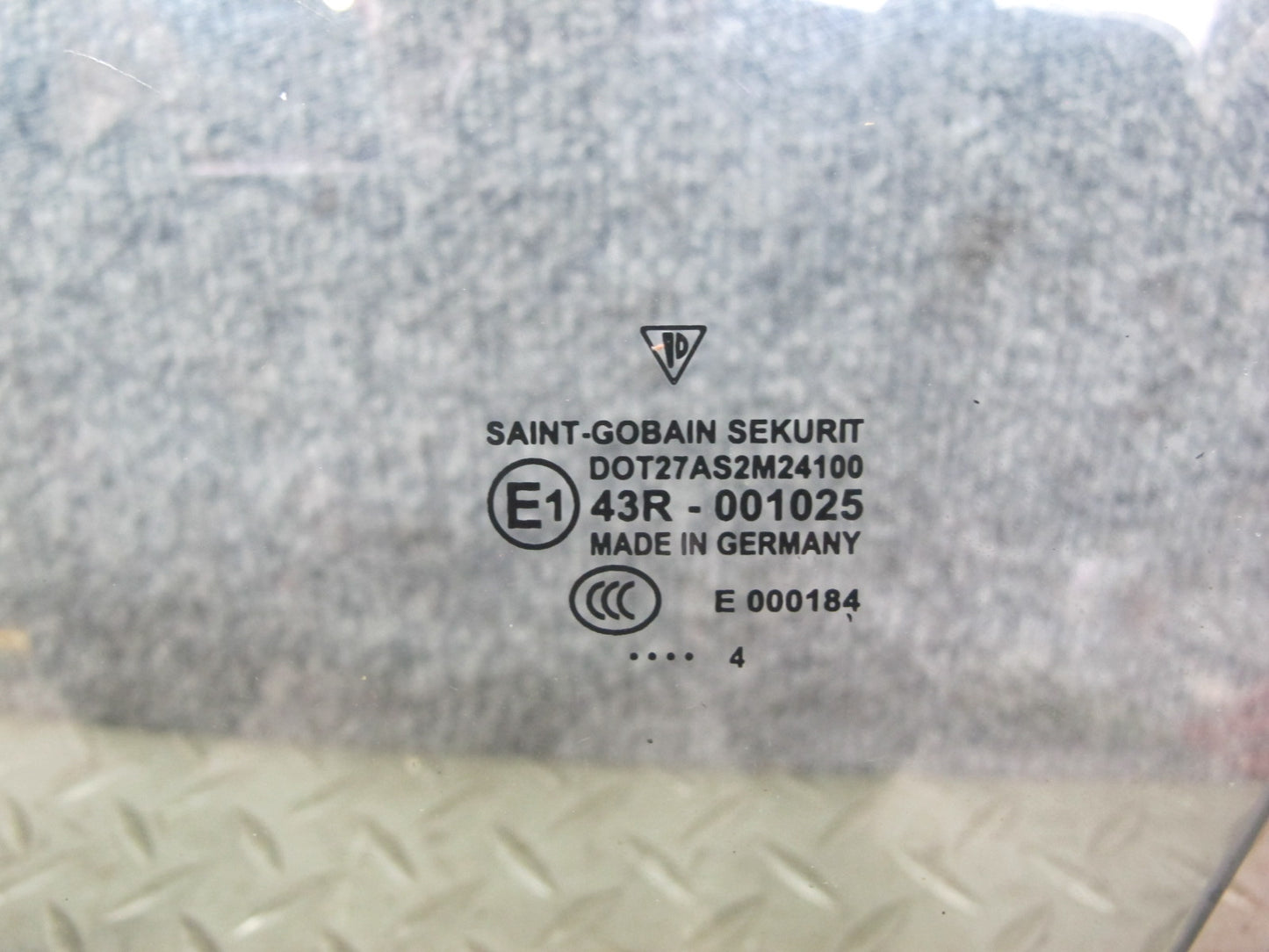1999-2005 Porsche 911 Carrera 996 Convertible Left Side Door Glass Window