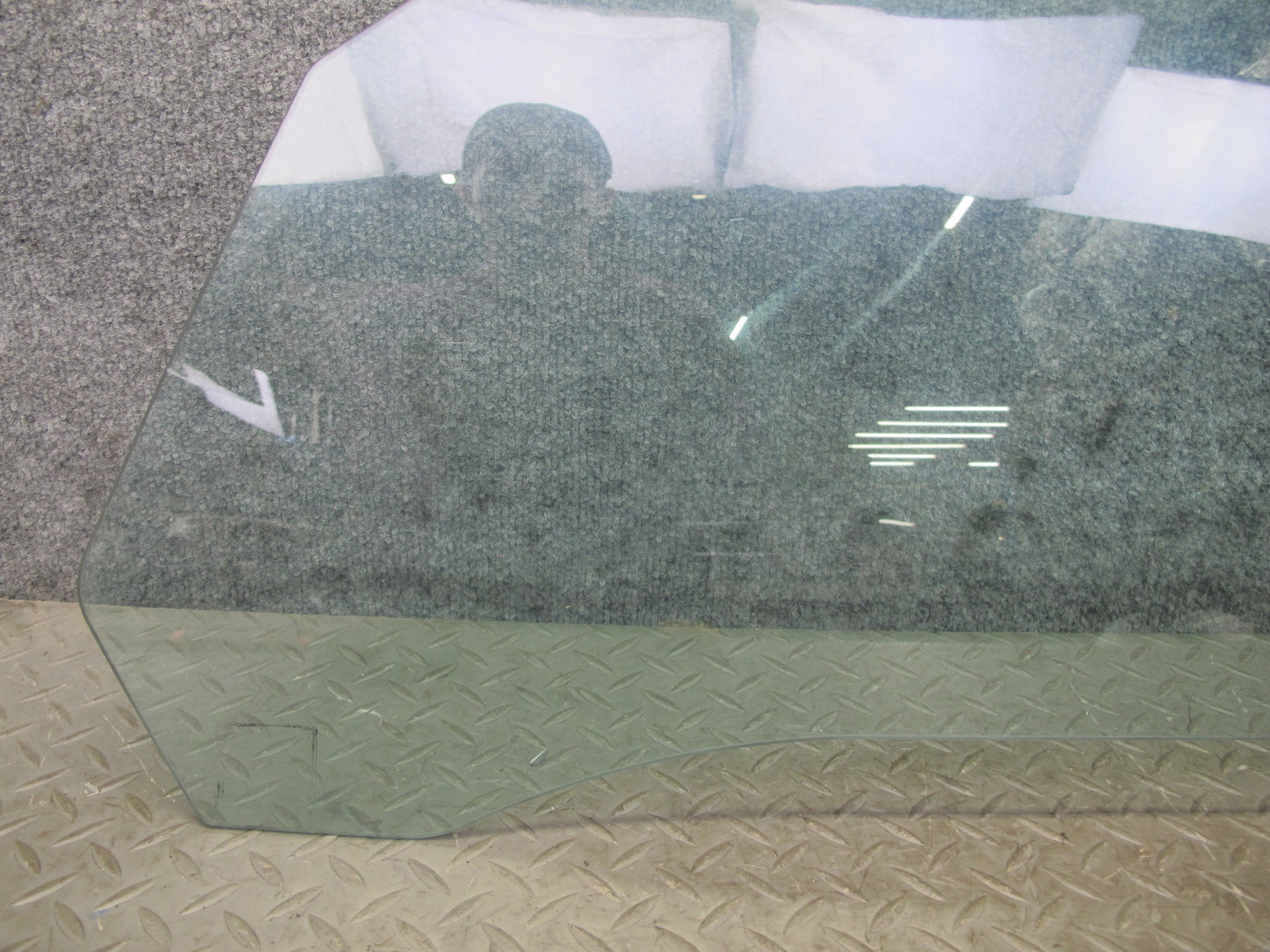 1999-2005 Porsche 911 Carrera 996 Convertible Left Side Door Glass Window