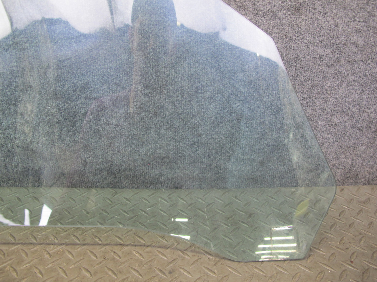 1999-2005 Porsche 911 Carrera 996 Convertible Left Side Door Glass Window