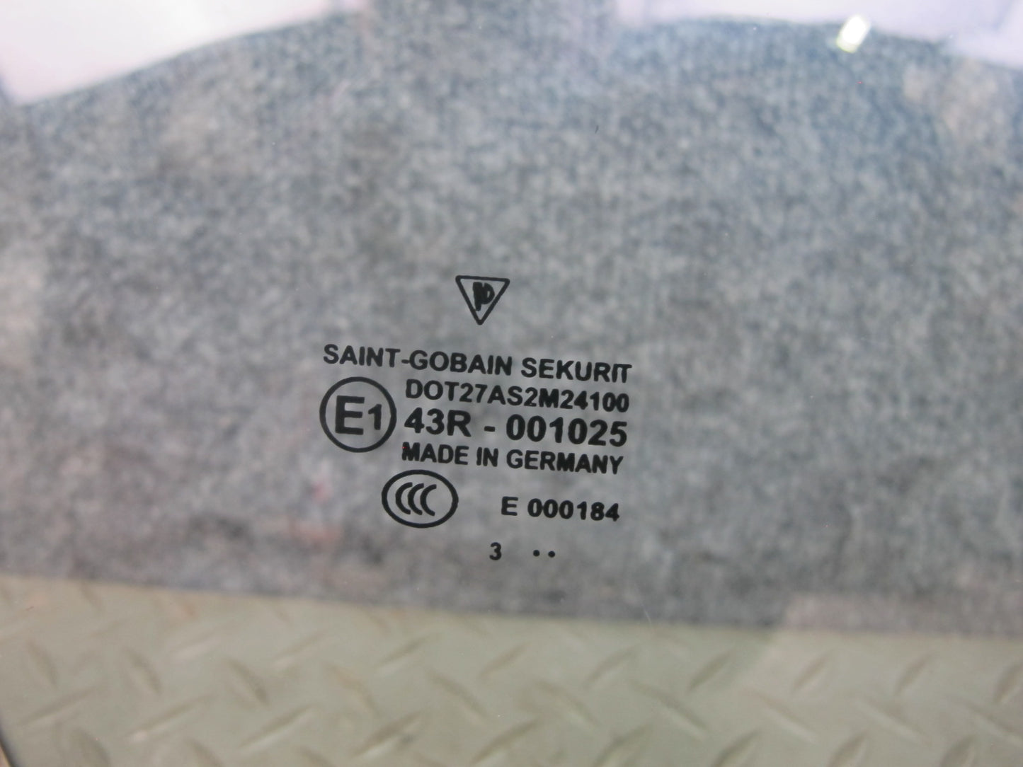 1999-2005 Porsche 911 Carrera 996 Convertible Right Side Door Glass Window
