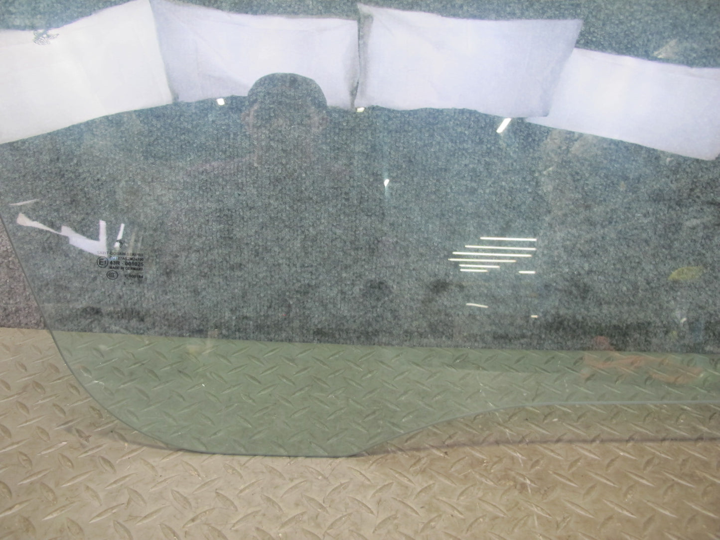 1999-2005 Porsche 911 Carrera 996 Convertible Right Side Door Glass Window