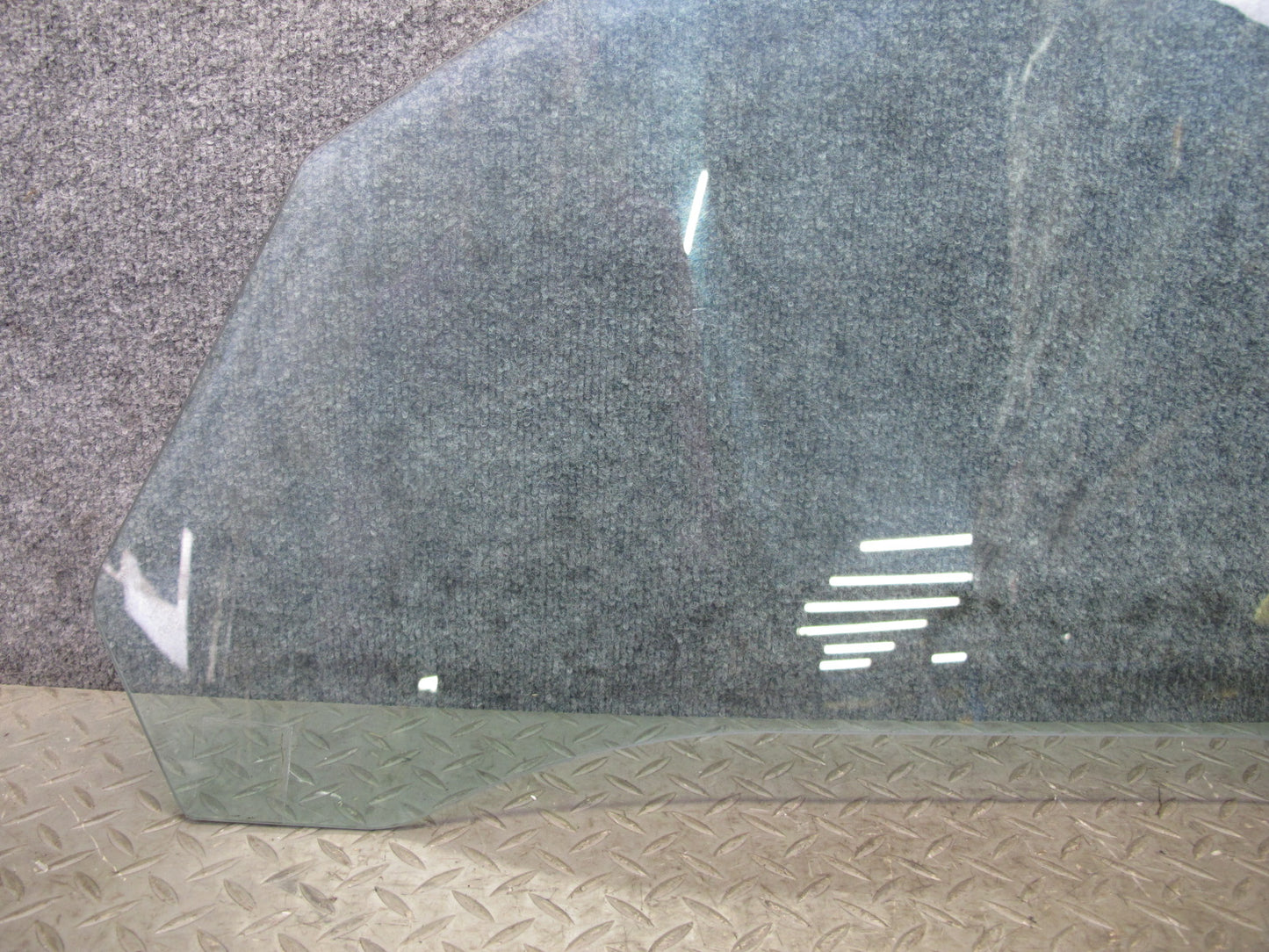 1999-2005 Porsche 911 Carrera 996 Convertible Right Side Door Glass Window