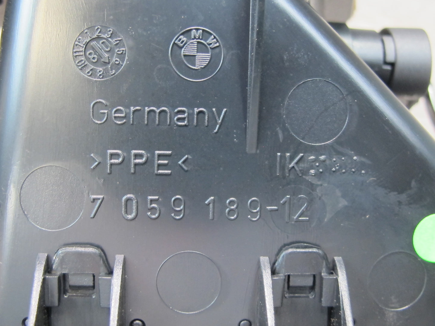 08-13 BMW E82 E88 135I Dash Center A/C Air Vent w Switch Black OEM