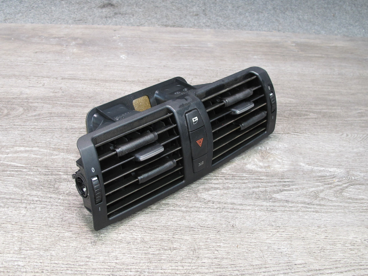 08-13 BMW E82 E88 135I Dash Center A/C Air Vent w Switch Black OEM