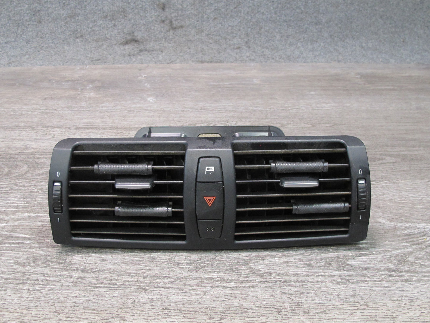 08-13 BMW E82 E88 135I Dash Center A/C Air Vent w Switch Black OEM