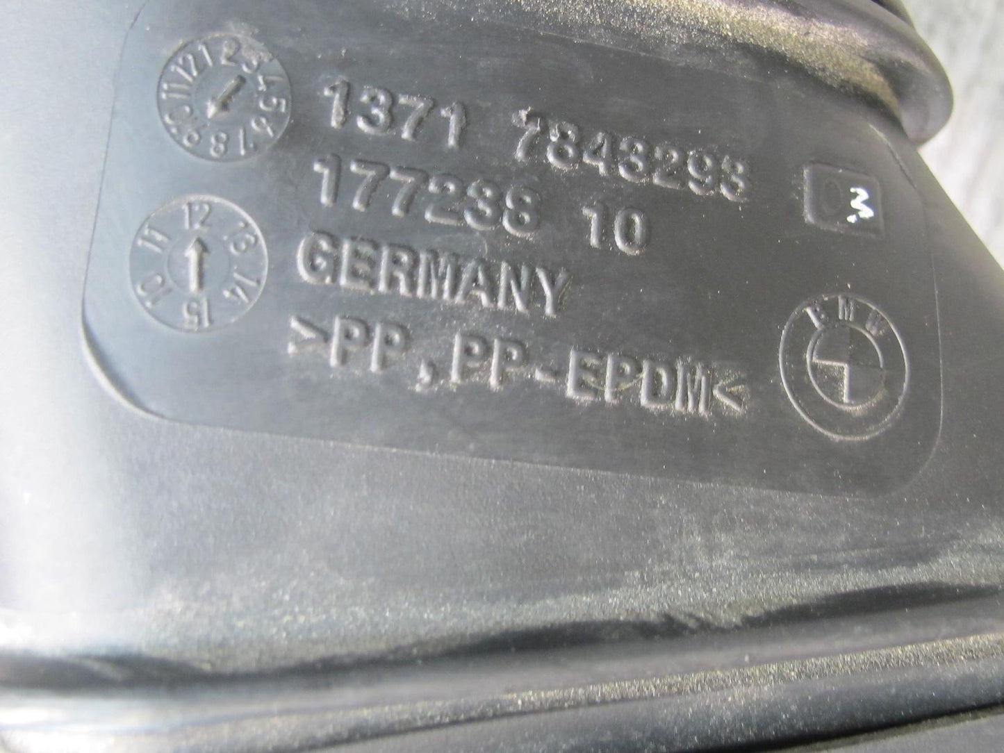 2012-2018 BMW F12 F13 M6 S63T Left Side Engine Air Intake Muffler Box Housing