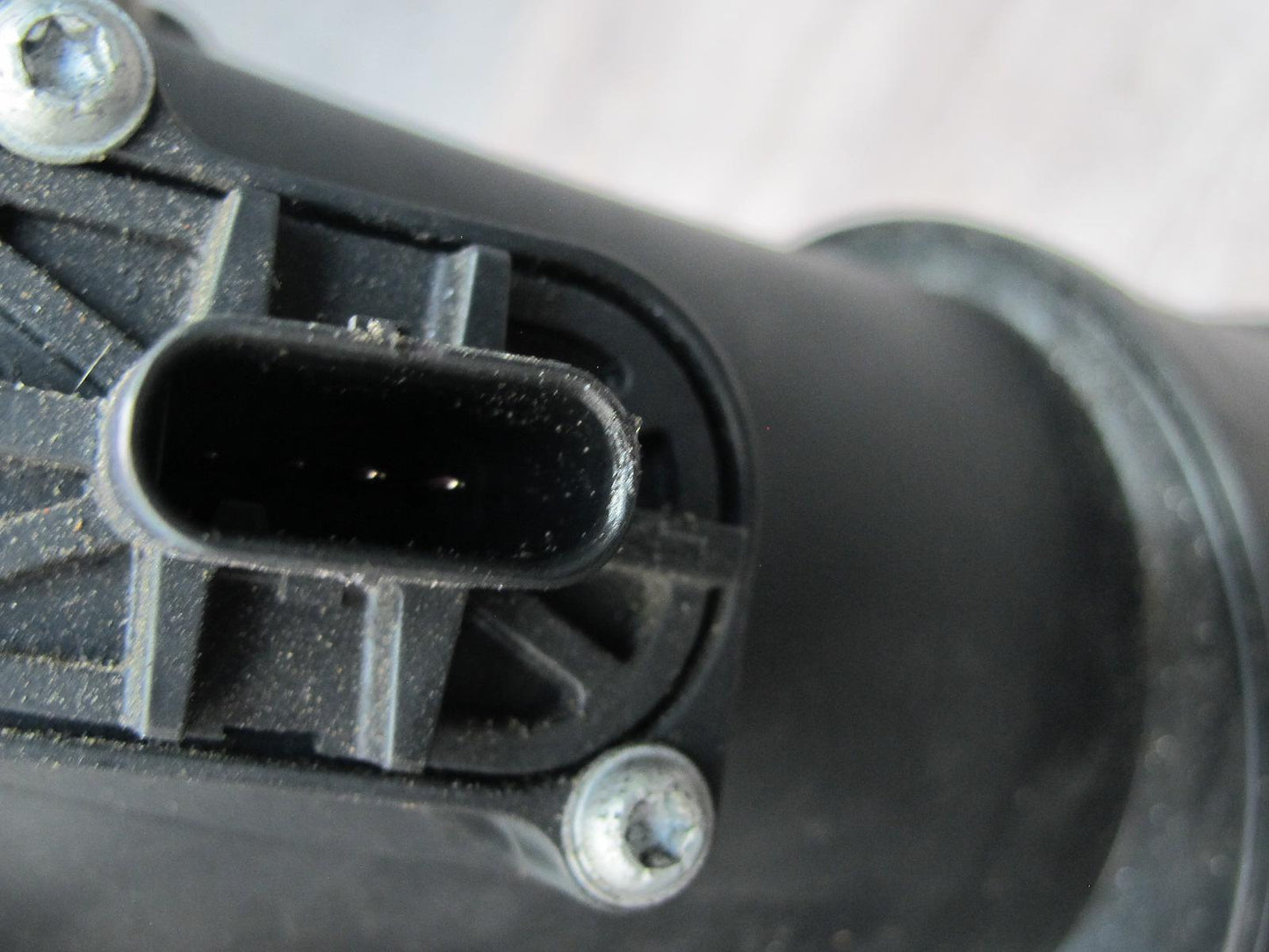 2012-2018 BMW F12 F13 M6 S63T Right Side Engine Air Intake Muffler Box Housing