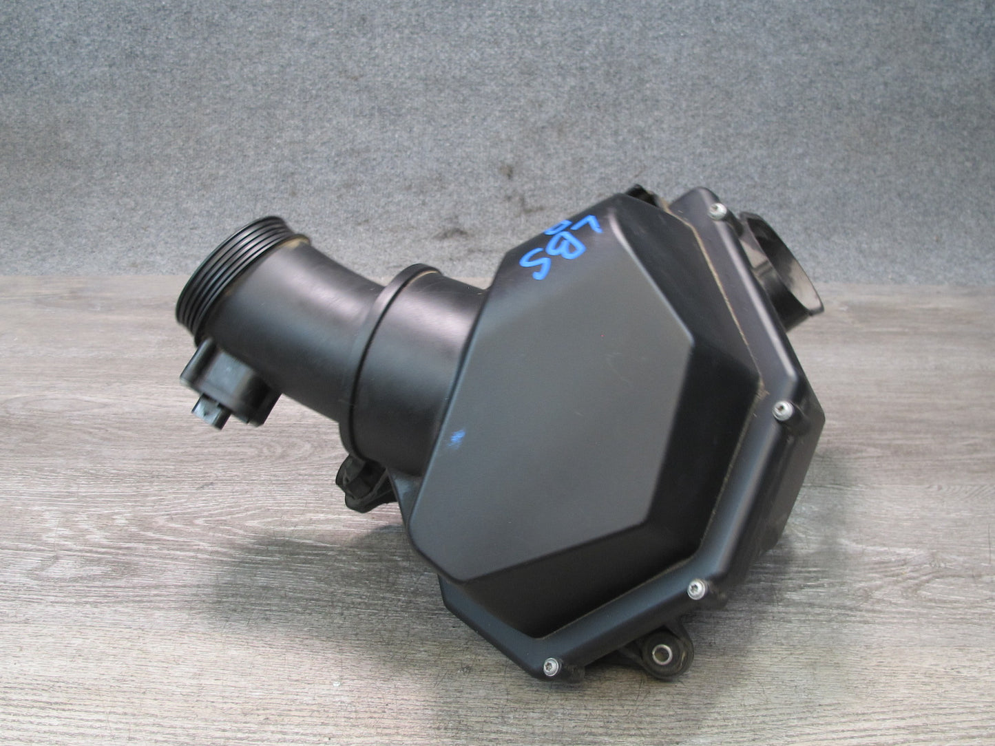 2012-2018 BMW F12 F13 M6 S63T Right Side Engine Air Intake Muffler Box Housing