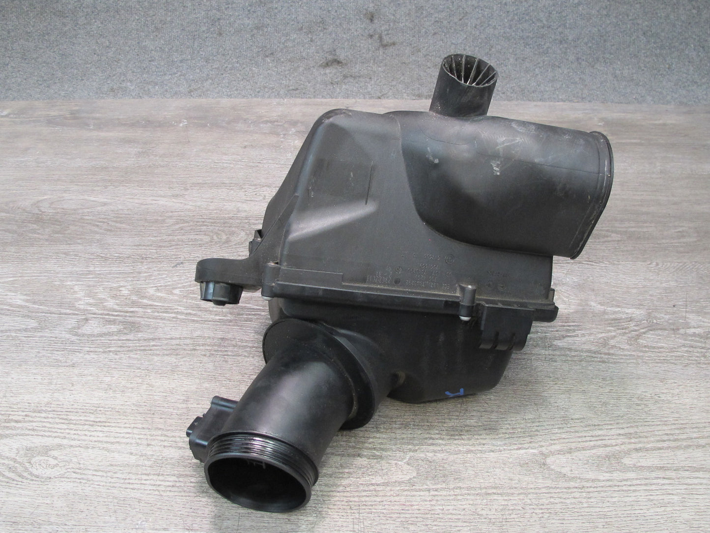 2012-2018 BMW F12 F13 M6 S63T Right Side Engine Air Intake Muffler Box Housing