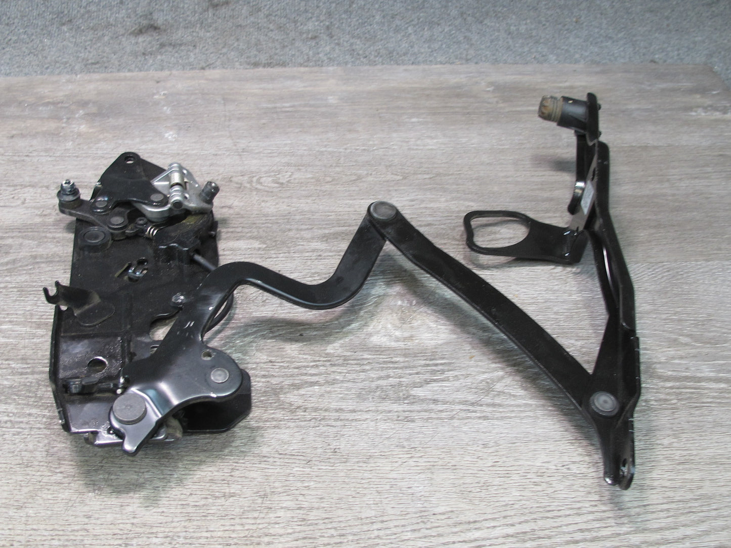 08-13 BMW E88 135I Convertible Set of 2 Left & Right TOP Roof Folding Hinge OEM