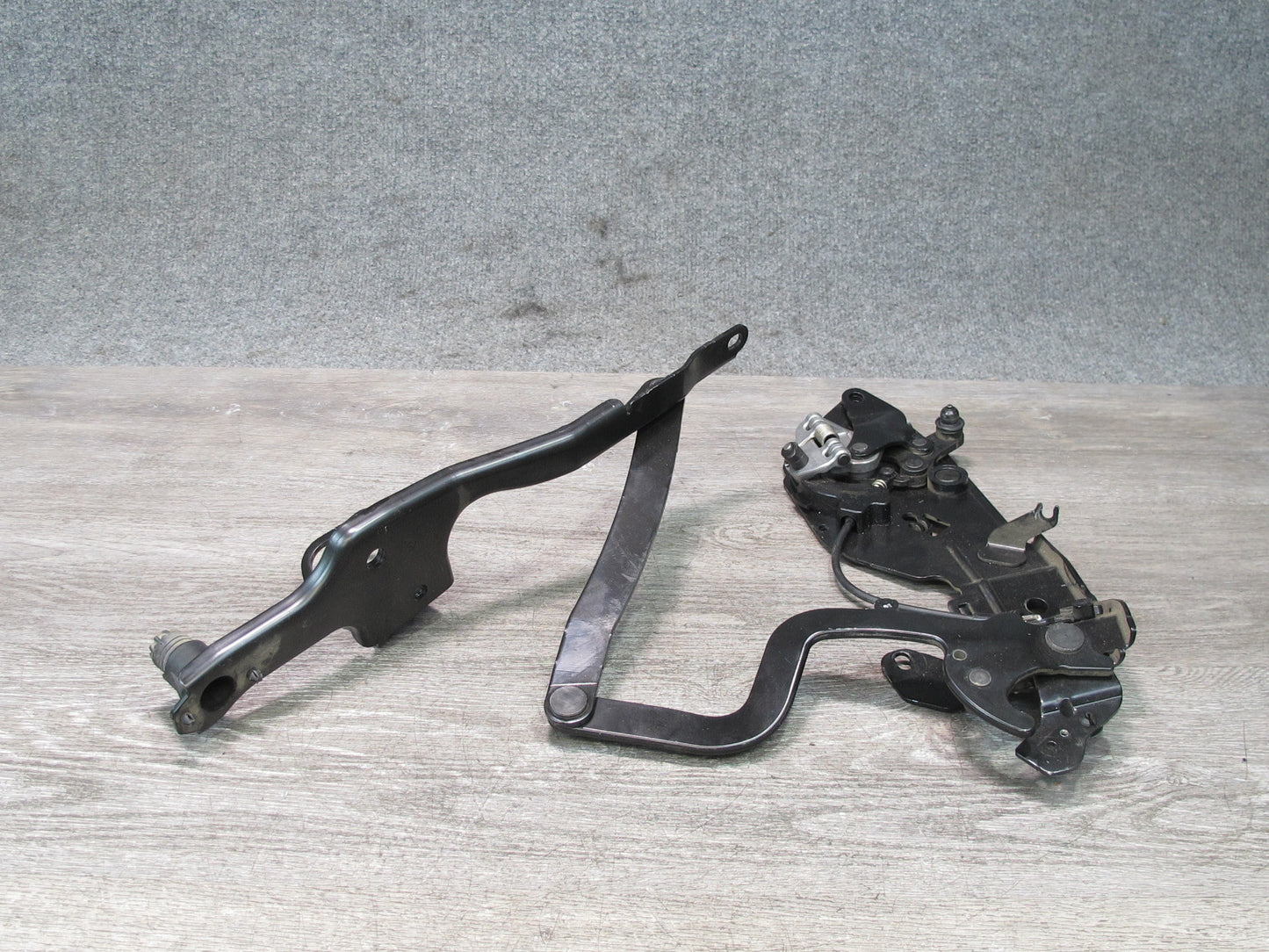 08-13 BMW E88 135I Convertible Set of 2 Left & Right TOP Roof Folding Hinge OEM