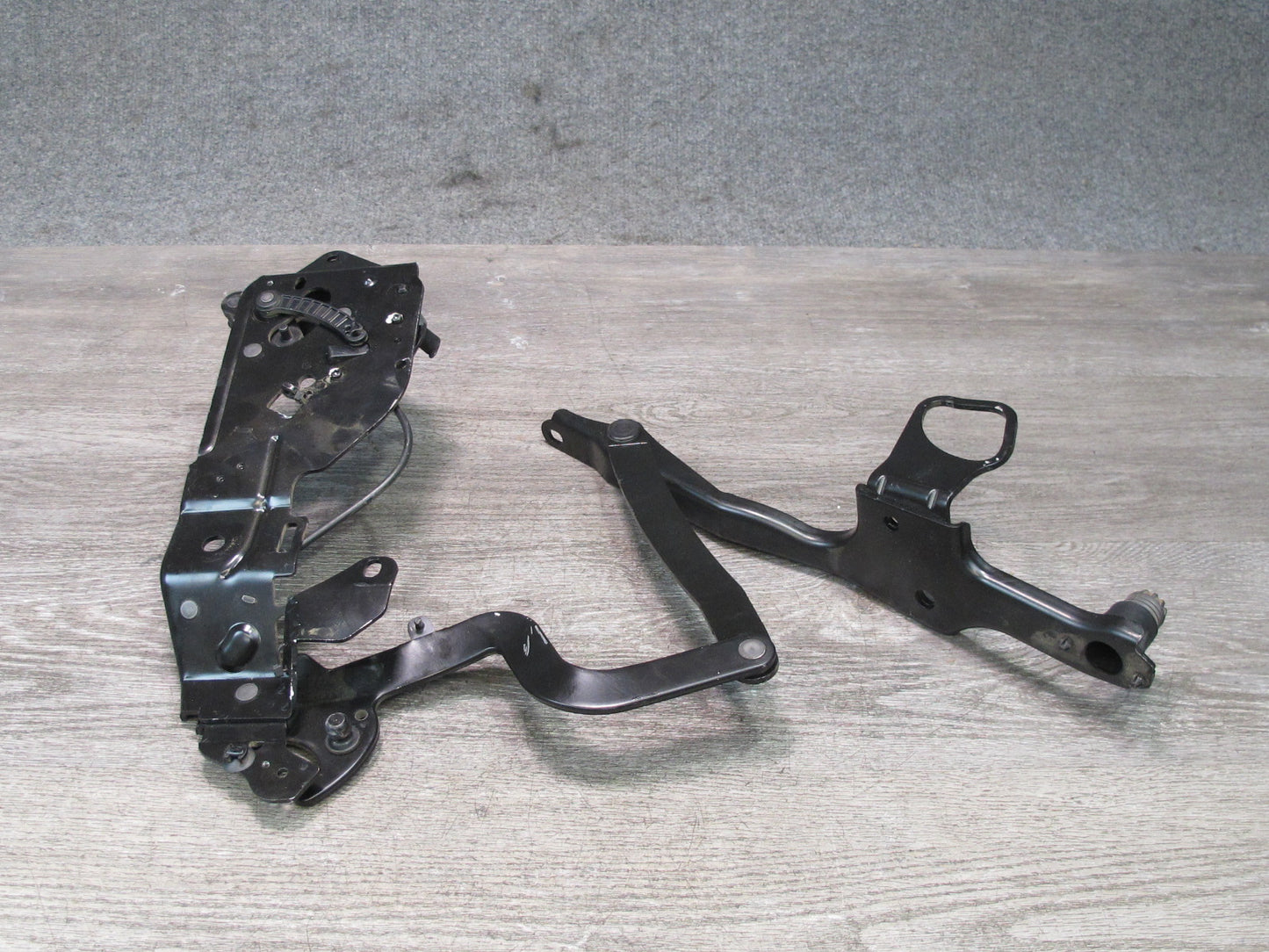 08-13 BMW E88 135I Convertible Set of 2 Left & Right TOP Roof Folding Hinge OEM