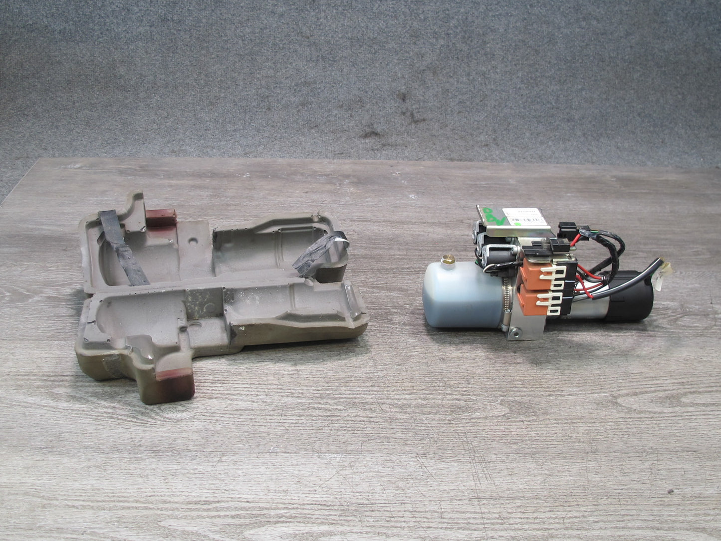 08-13 BMW E88 135i Convertible TOP Roof Hydraulic Pump Motor 7171303 OEM