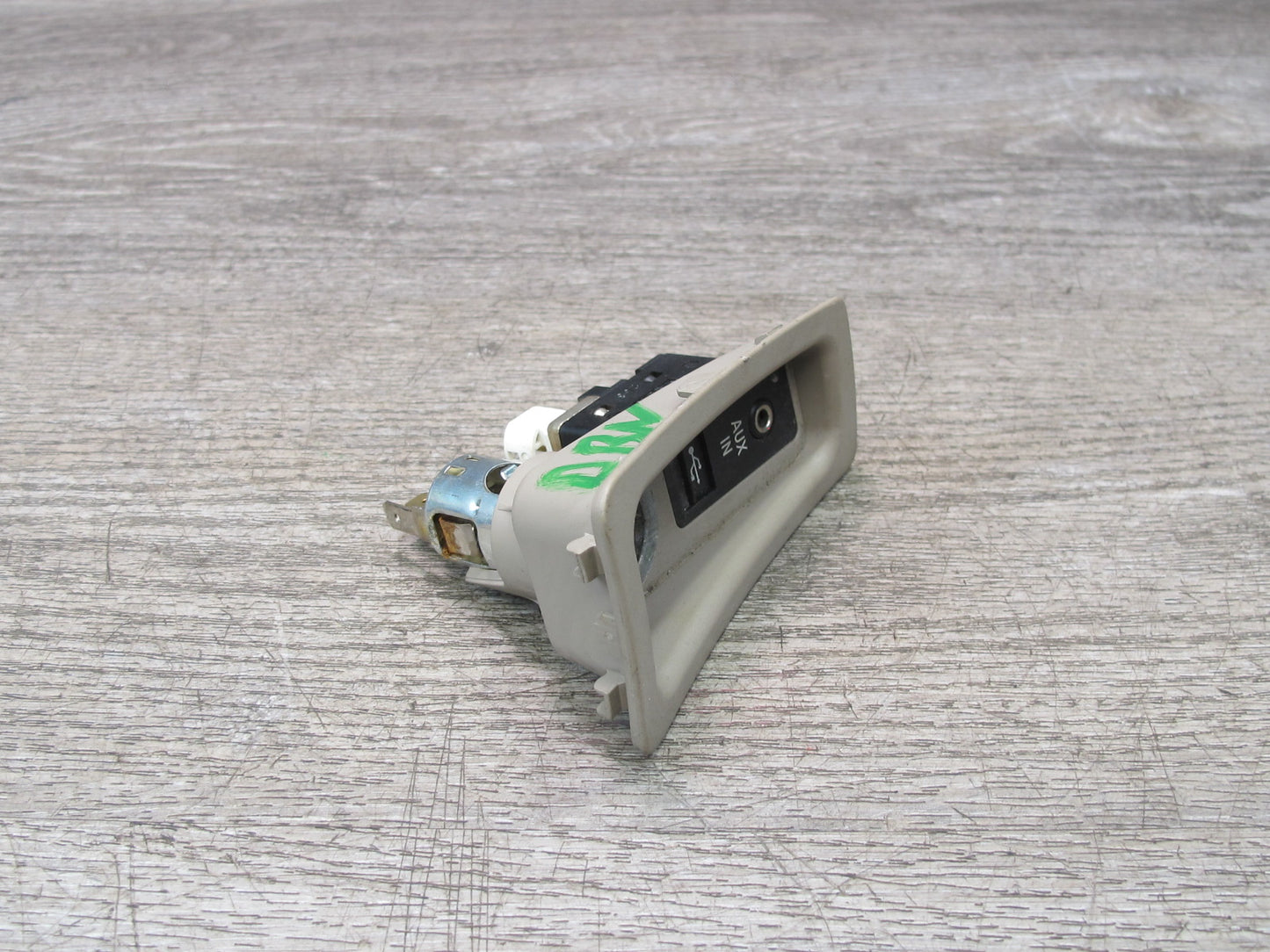 08-13 BMW E82 E88 135I Center Console USB AUX Lighter Socket w Trim Beige OEM