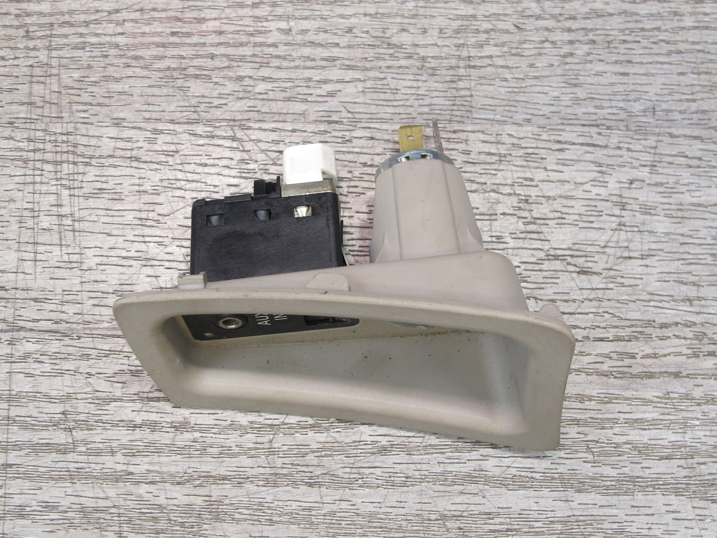 08-13 BMW E82 E88 135I Center Console USB AUX Lighter Socket w Trim Beige OEM