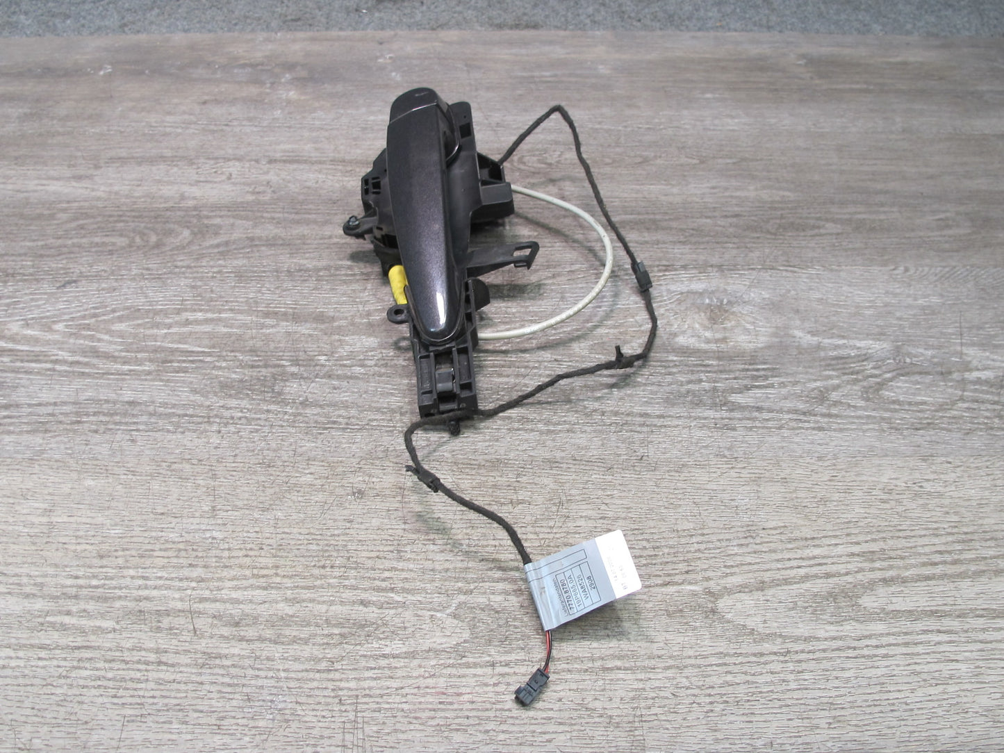 08-13 BMW E88 135I Convert Front Right Pass Door Exterior Handle w Keyless OEM
