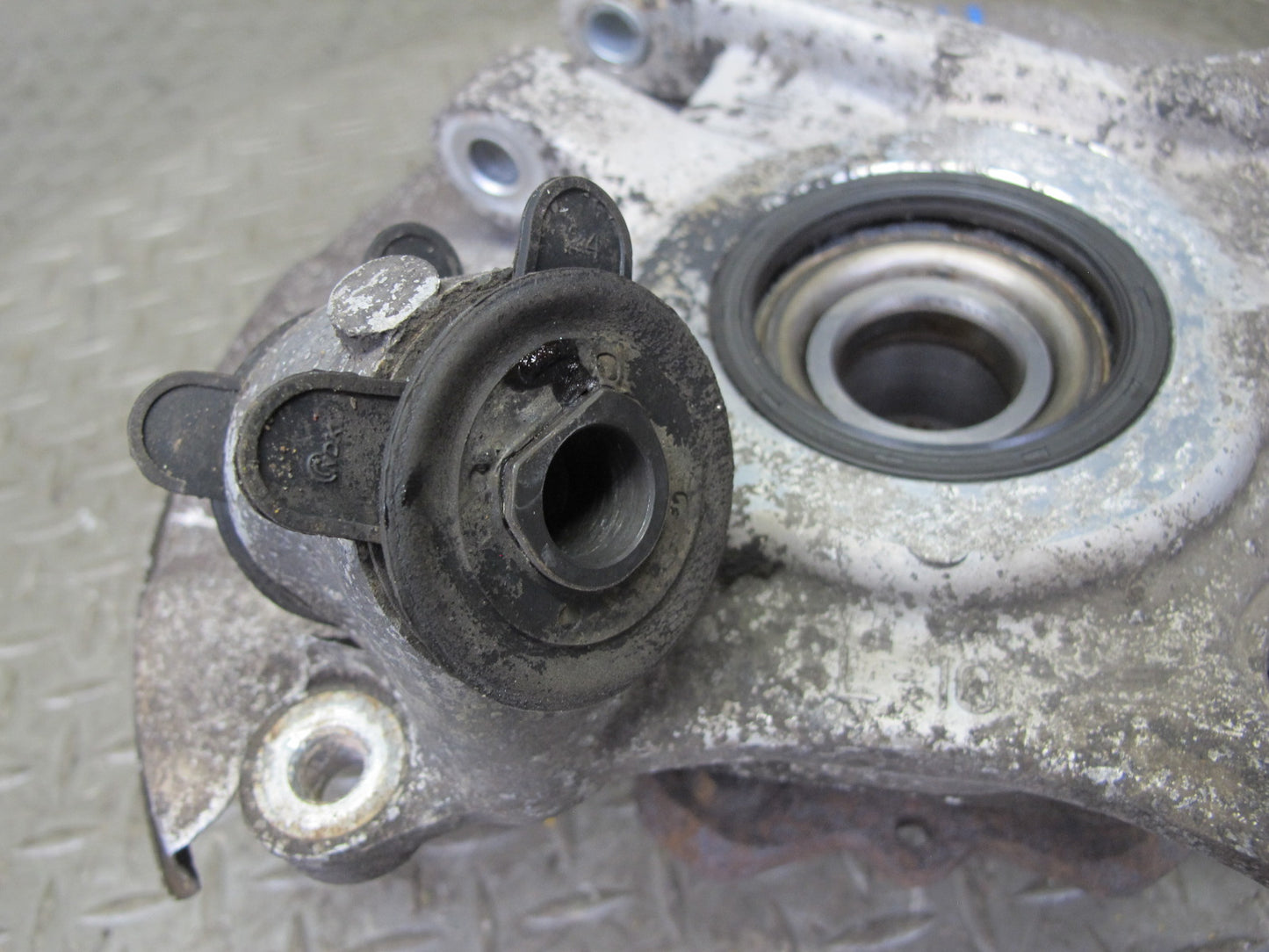 86-91 Mazda RX7 FC3S 5LUG Rear Left Spindle Knuckle Wheel Hub Bearing OEM